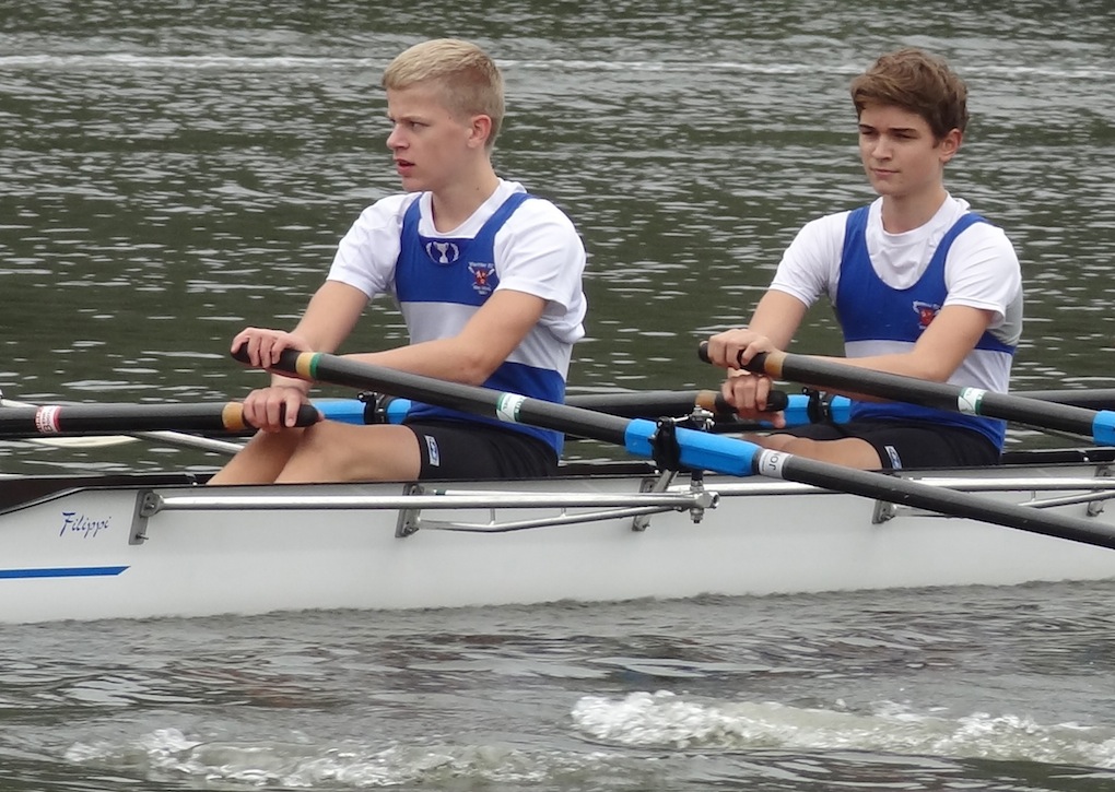 Markus Feils (rechts) und Jonas Burkhardt gewannen zweimal den Junioren Doppelzweier in Heidelberg. Einen weiteren Doppelsieg erruderte sich Markus im Junioren Einer.