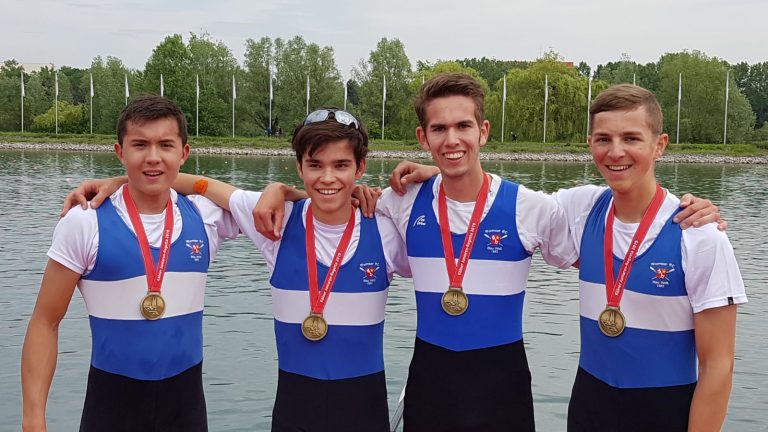 Ambitionen auf eine Medaille bei den Deutschen Jugendmeisterschaften: Dreifachsieger in Köln Lukas Schambach (2.v.re.) mit seinen Mannheimer Mannschaftskameraden