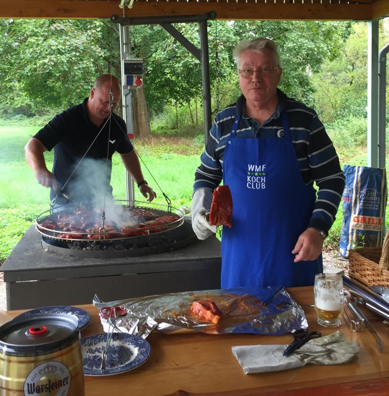 Grillmeister bei der Arbeit