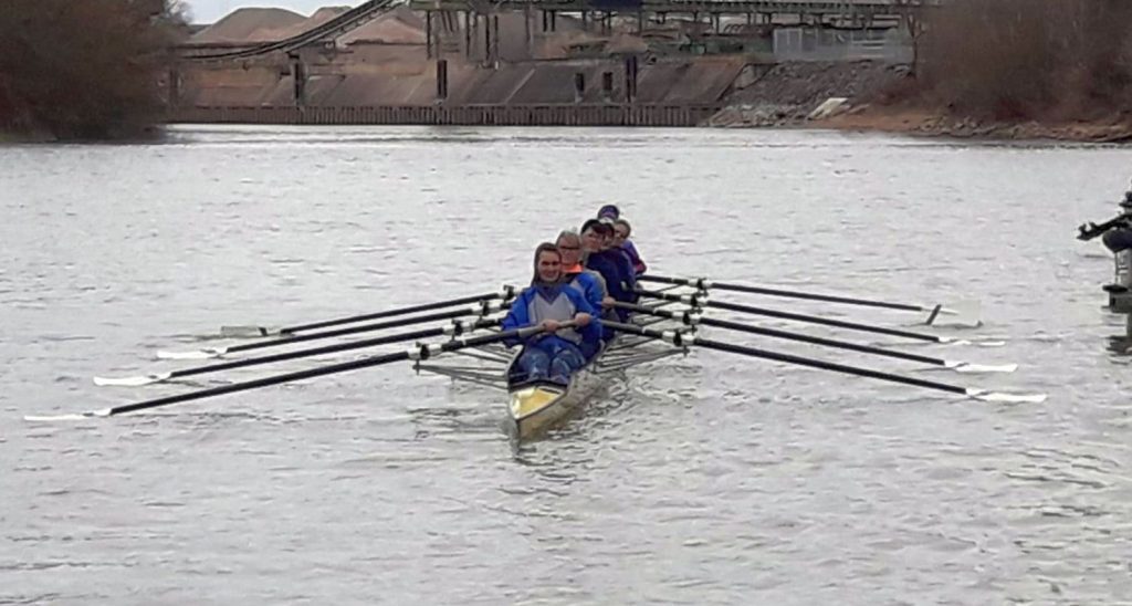 9 Frauen vom WRC in einem Boot (Foto: K.Jung)