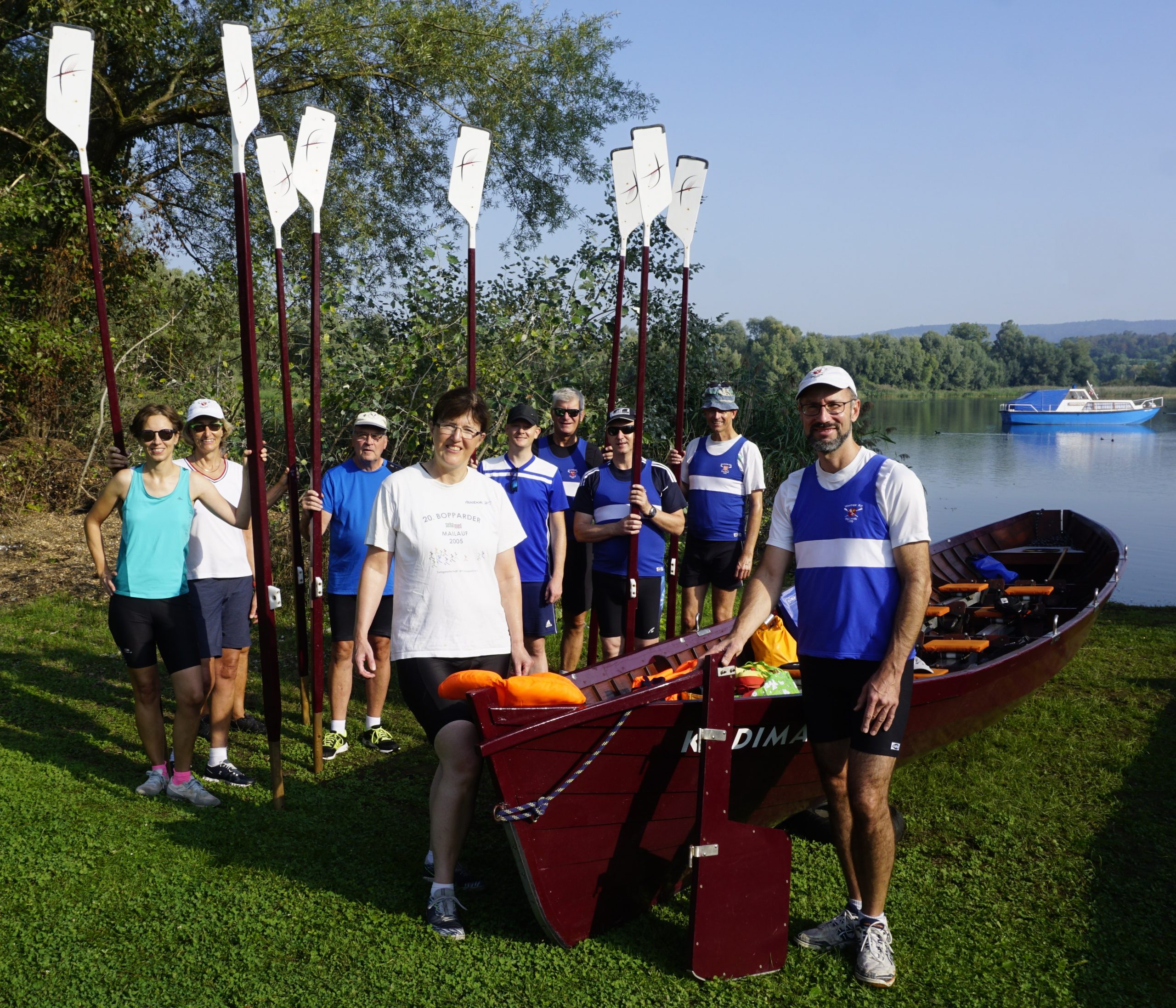 KADIMA mit der stolzen Mannschaft