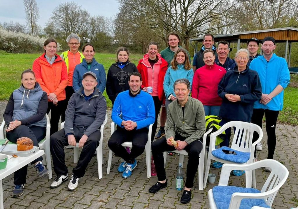 Gruppenfoto vor der Seehalle in Lampertheim (alle Fotos: Uschi Renner)